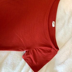 ribbed rust coloured boatneck tee🤎